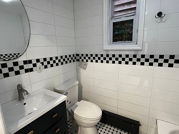 2nd image of 71 Atlantic St APT 1