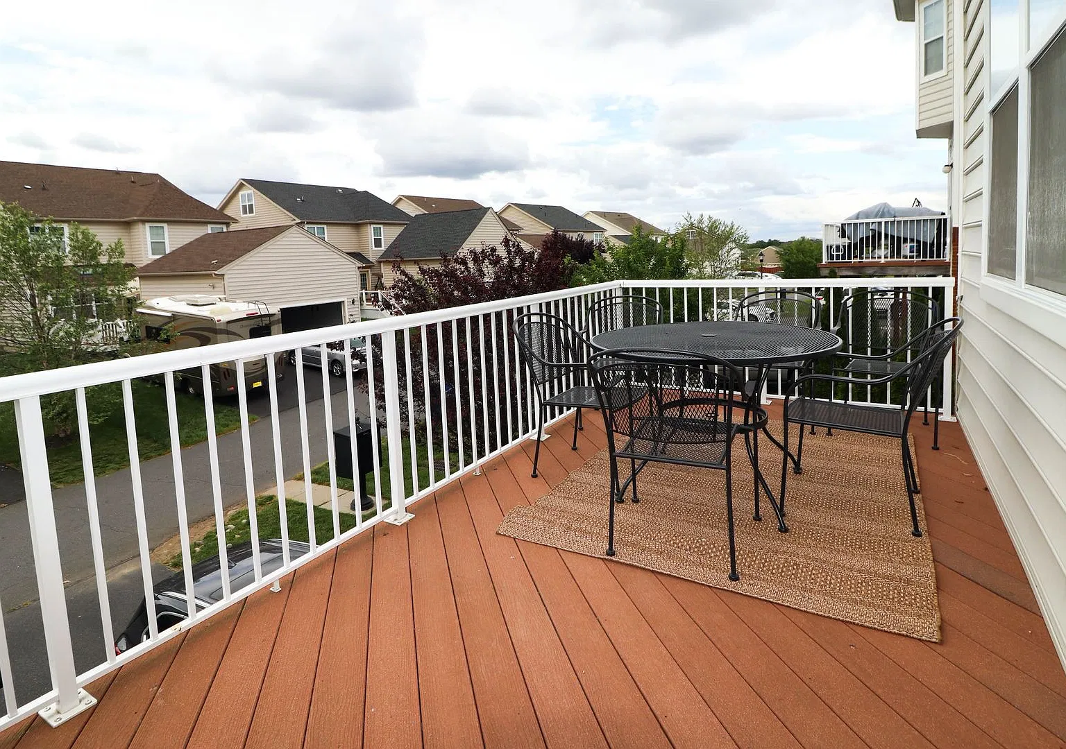 Spacious End-Unit Living with Upgrades Throughout — Photo 4