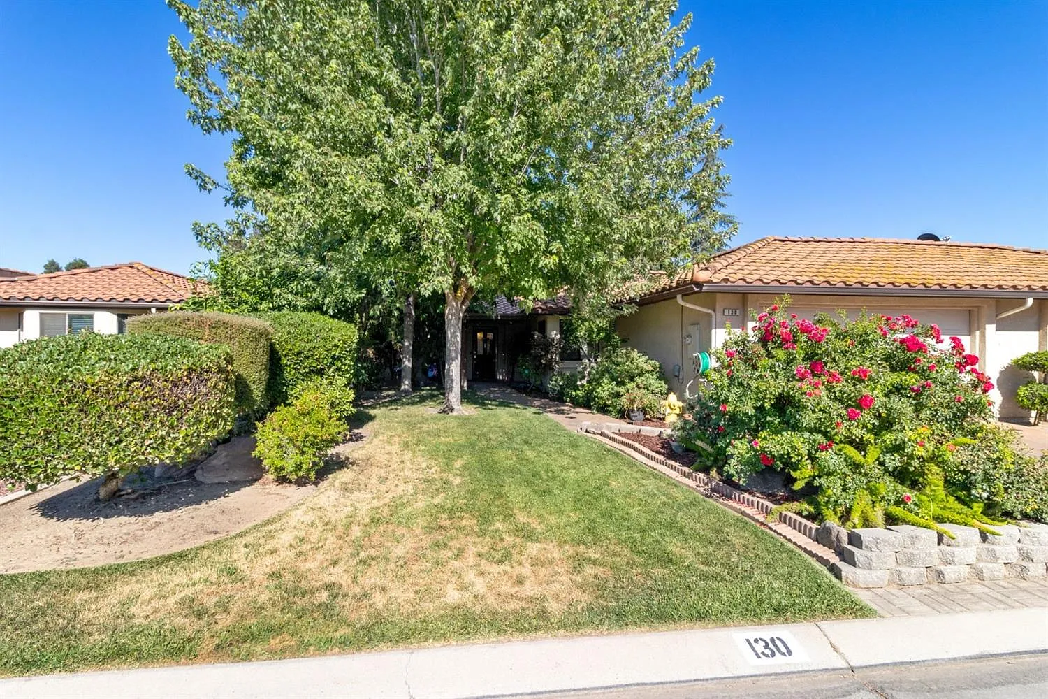 130 Queen Ln photo 1