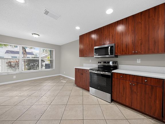 3rd image of 5287 SW 38th Way