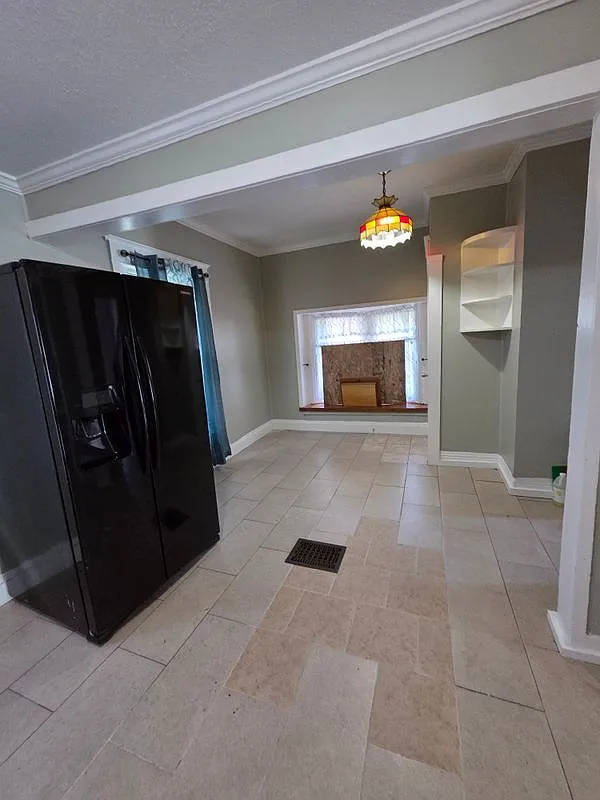 3 bed, 1.0 bath, 602 sqft, $1,600 — Photo 4