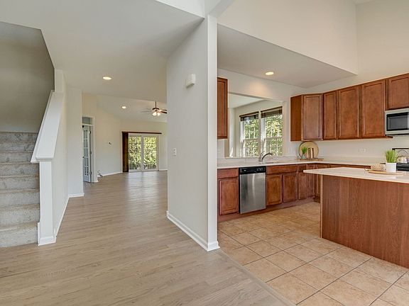 3rd image of 3164 Valcour Dr