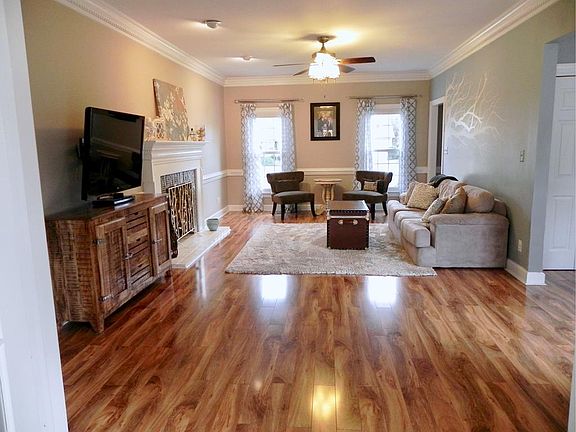 3rd image of 209 Smith Dr