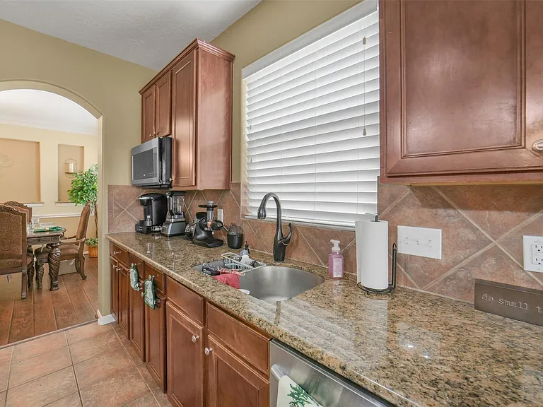 2103 Blue Water Bay Dr — Photo 14