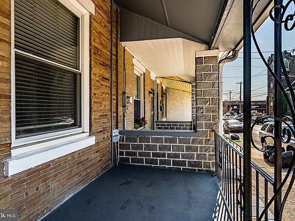 3rd image of 6323 W Girard Ave