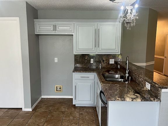 5th image of 814 Elbe Dr