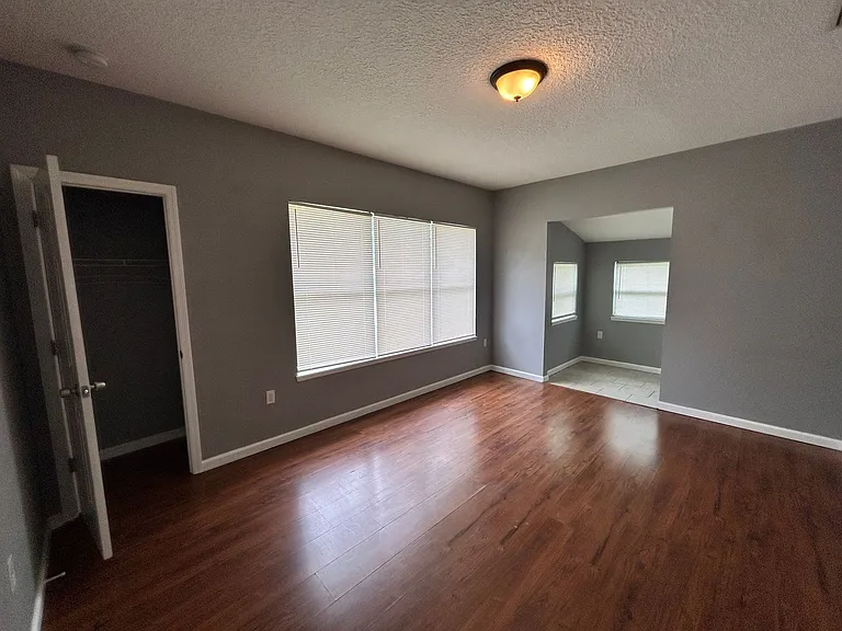1070 Day Ave — Photo 7