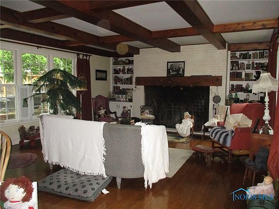 4th image of 409 N Pleasant St