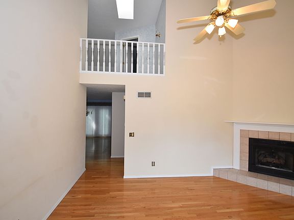 2nd image of 525 Lowell Wood S