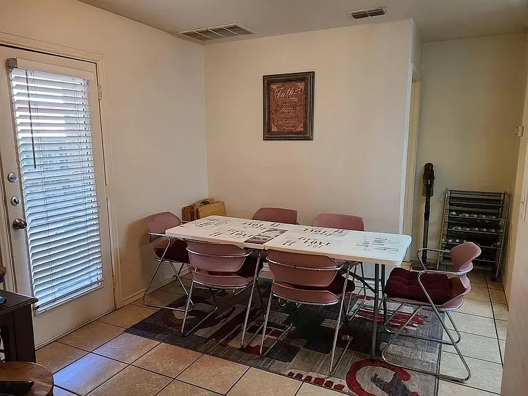 304 N Clinton Ave — Photo 12