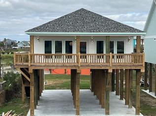 882 Kahla Dr, Crystal Beach, TX 77650