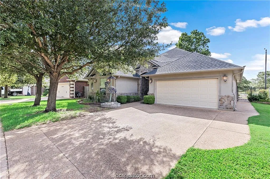 4 bed, 2378 sqft, $2,800 — Photo 2
