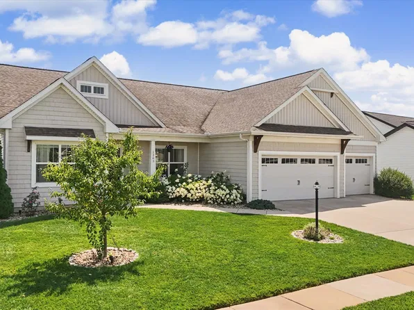 1203 Morningside Ln, Mahomet, IL 61853