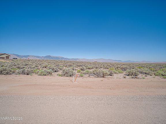 5th image of 210 W Sierra View Dr