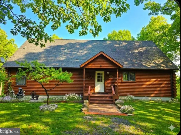 1052 Parkside Dr, Berkeley Springs, WV 25411