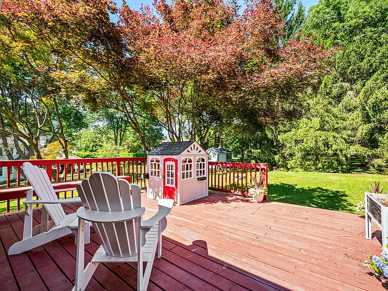 416 Yorkshire Rd — Photo 4