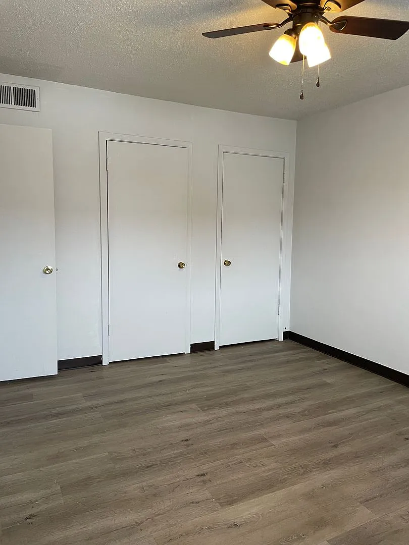 Knollridge Garden Apartments — Photo 4