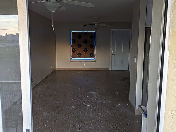 4th image of 1010/1012 NE 8th Pl
