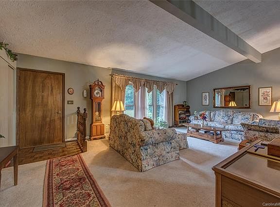 2nd image of 1501 Fairfield Dr