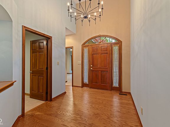 2nd image of 1858 Broadleaf Ct