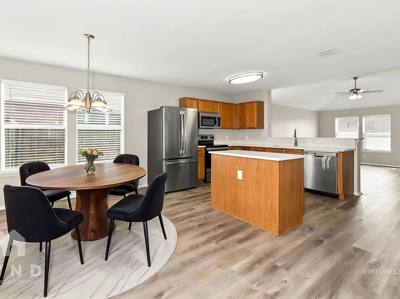 3 bed, 2.0 bath, 1802 sqft, $2,145 — Photo 3