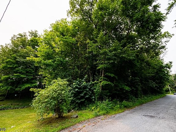 4th image of 38 Evergreen Trl