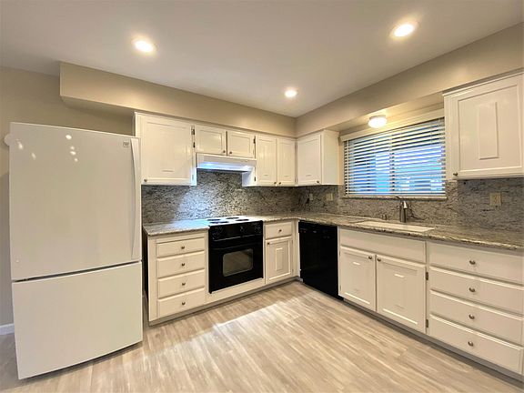 Fully Remodeled Kitchen