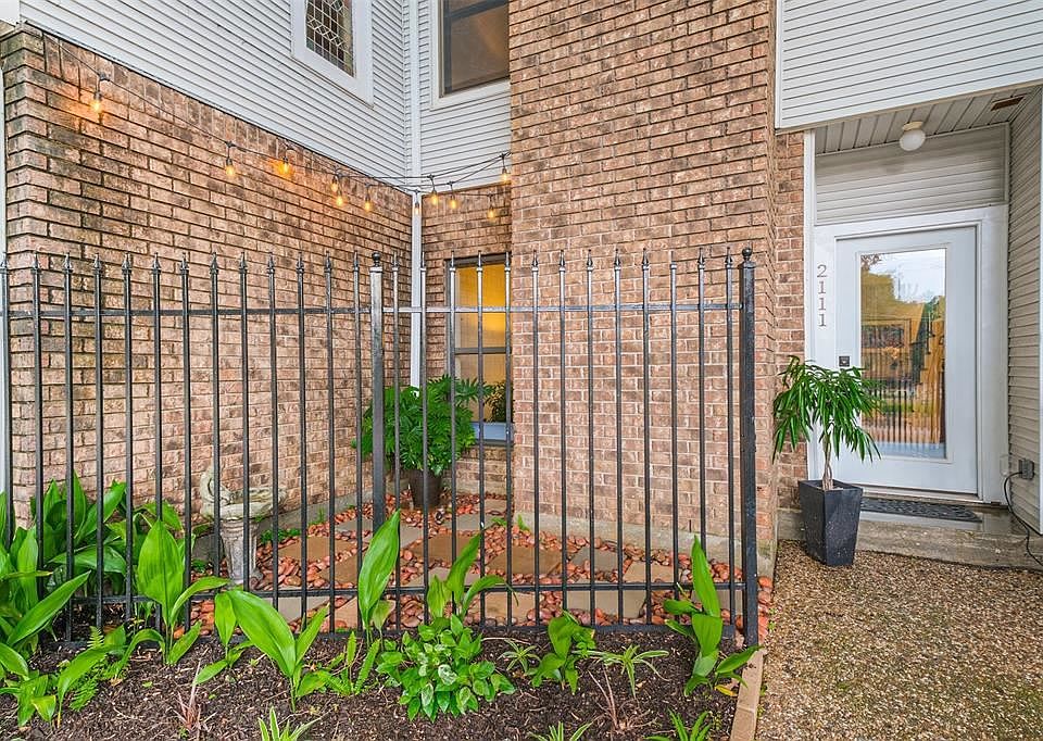 1st image of 2111 Waugh Dr #1