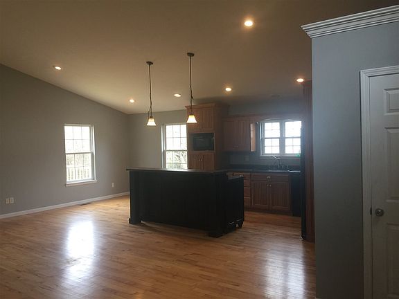3rd image of 117 College St