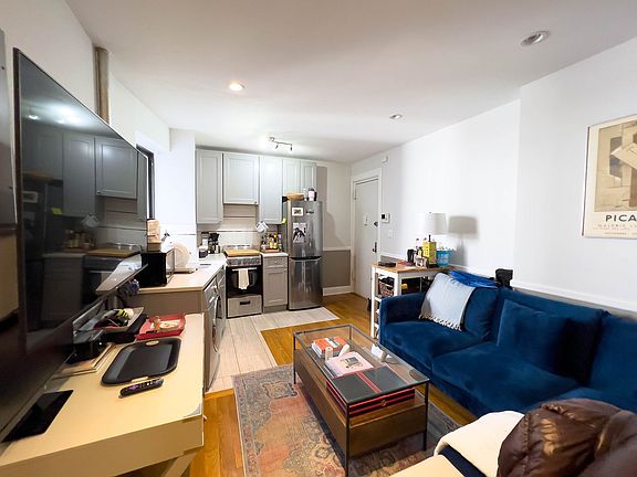 4th image of 128 Thompson St APT 27