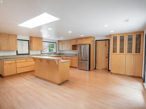4th image of 100 E 39th Ave