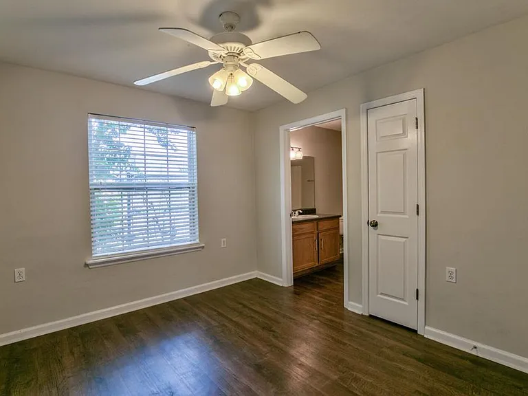 990 W Brevard St — Photo 3