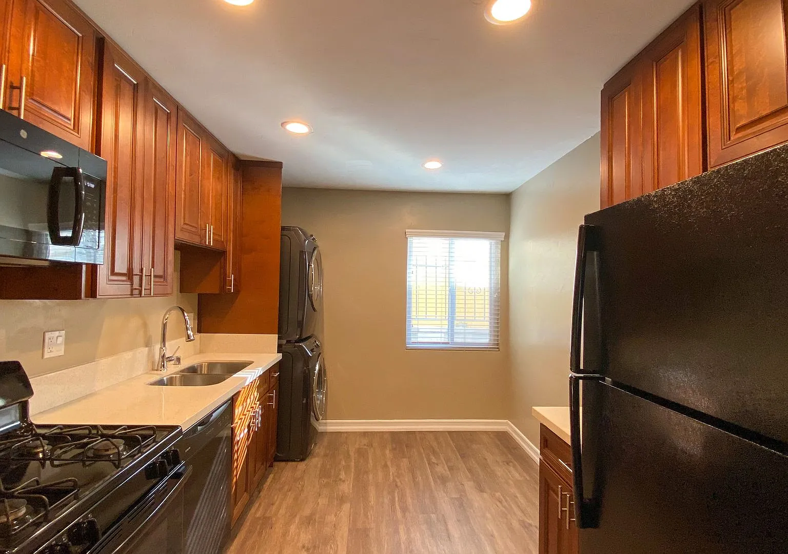 CG - Euclid Apartments — Photo 3