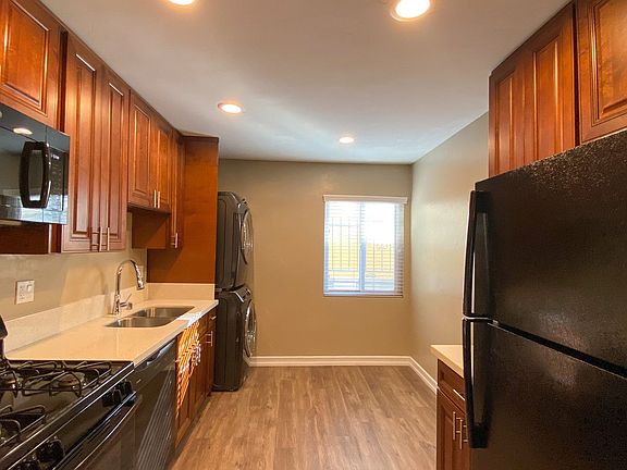 4th image of 4233 Euclid Ave #4239