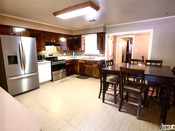 4th image of 8947 Hawthorne Dr