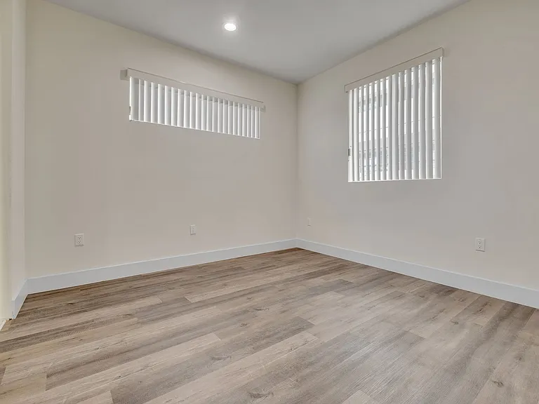 11619 Ayres Ave — Photo 12