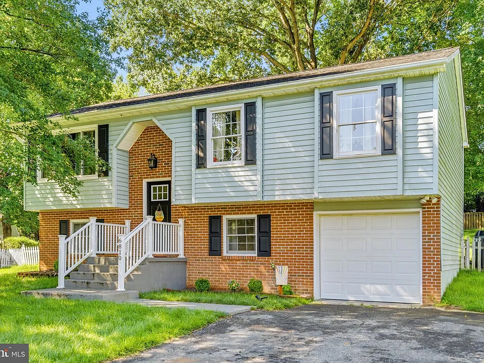 6810 Estate Ln