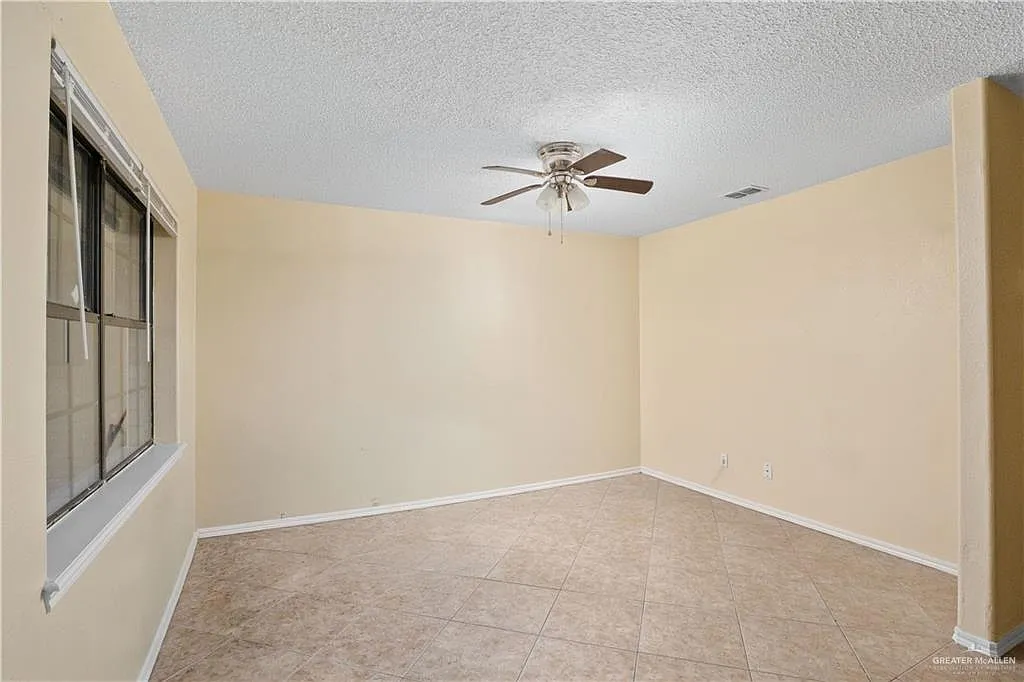 2 bed, 2.0 bath, 940 sqft, $850 — Photo 2
