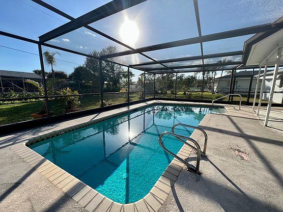 5th image of 1034 Shaddelee Ln E