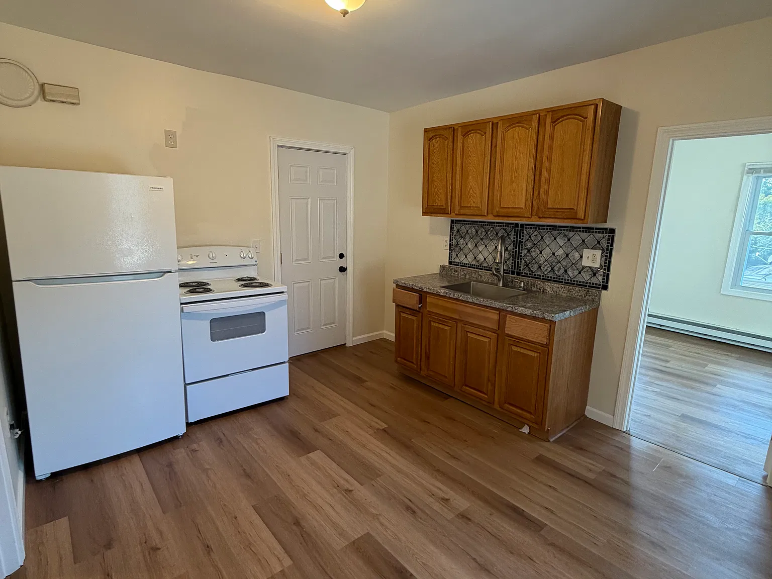 1 bed, 550 sqft, $1,275 — Photo 2