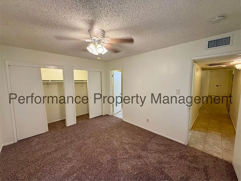 4513 Barry St — Photo 8