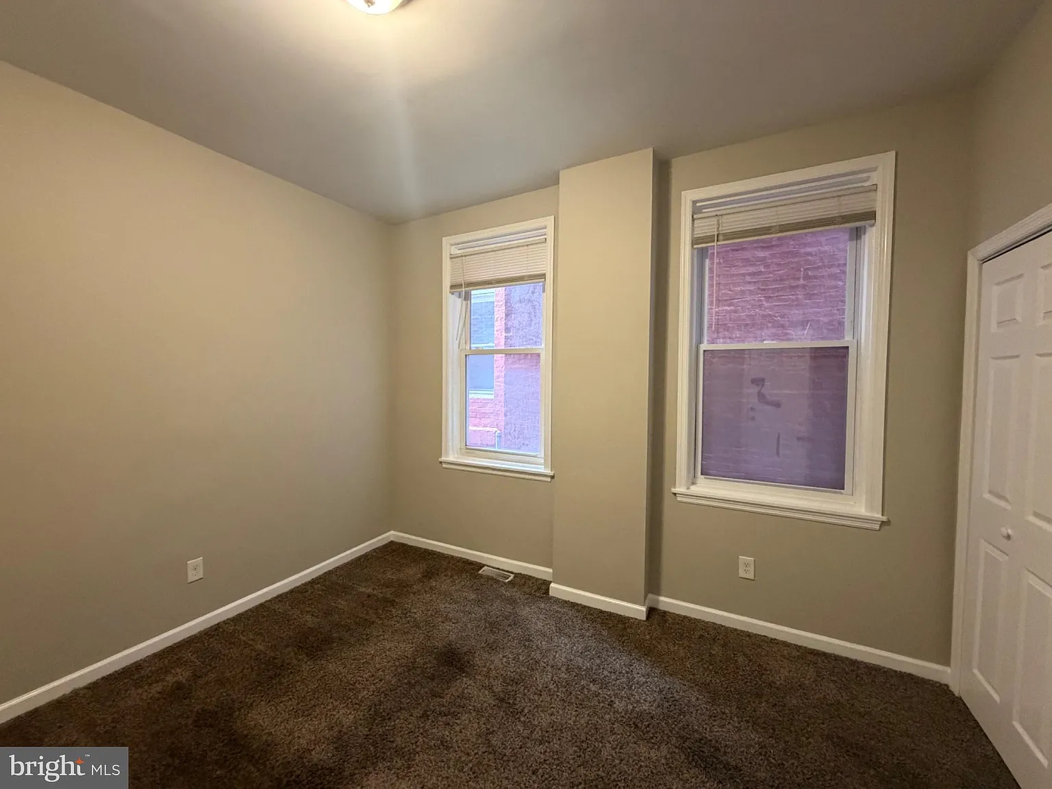 3 bed, 1.0 bath, 2448 sqft, $1,350 — Photo 4