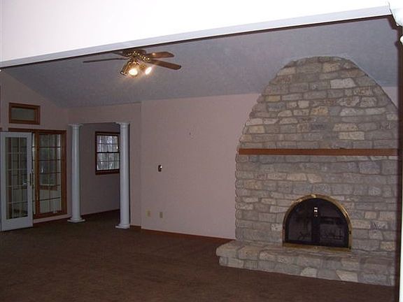 3rd image of 50 Courtland Dr
