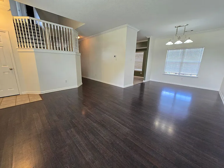 3215 Shelby Dr — Photo 3