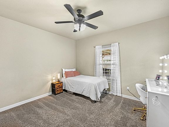 5th image of 305 Poppy St