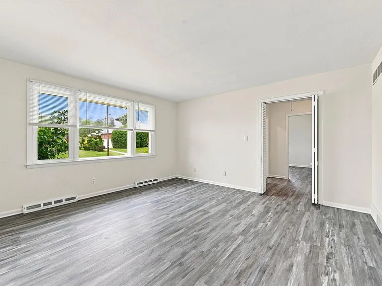 2314 Frann Dr — Photo 2