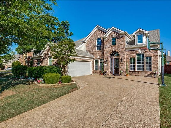 2nd image of 2710 Garrett Dr