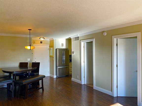 3rd image of 900 NE 18th Avenue #302