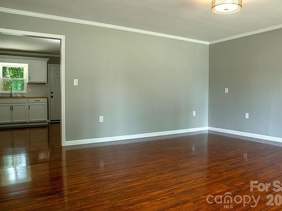 3rd image of 138 Oak Hill Dr