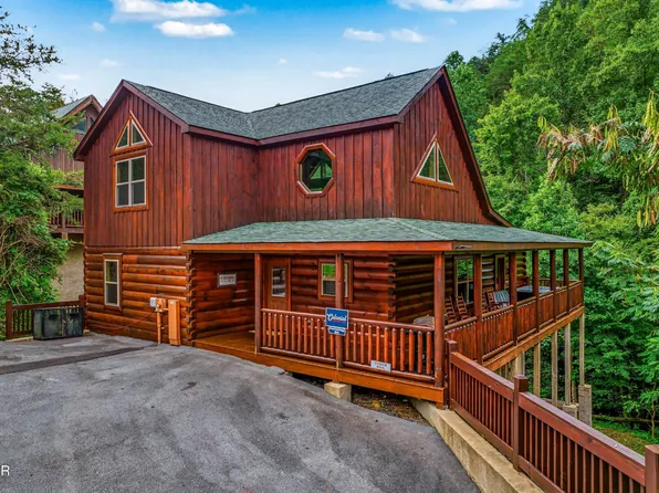 1924 Bear Creek Falls Way, Sevierville, TN 37876